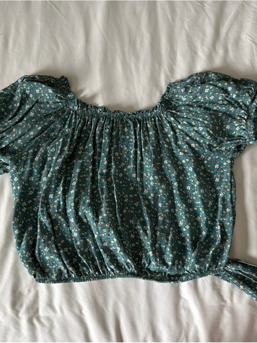 American Eagle Outfitters Green Floral Puff-Sleeve Crop Top